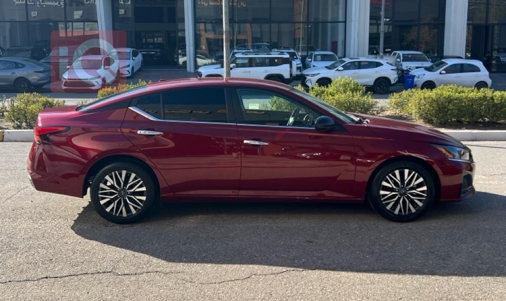 نيسان ألتيما